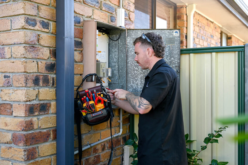 electrician-making-home-more-energy-efficient